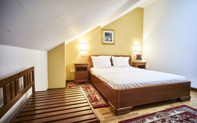 Cozy Attic Room V