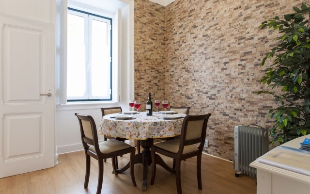 ALTIDO Homely 2BR flat in Alfama, 3 mins from Lisbon Army Museum