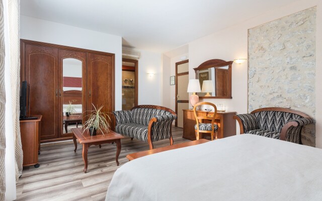 Hotel Rural Monnaber Nou & SPA