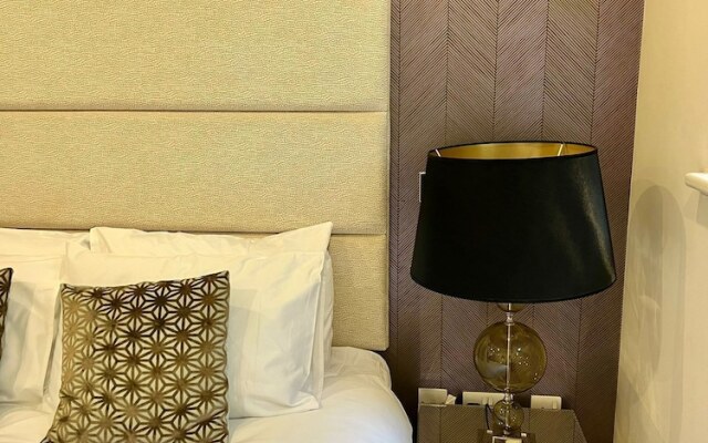 Londwell - Luxury Chelsea Apartment With Balcony