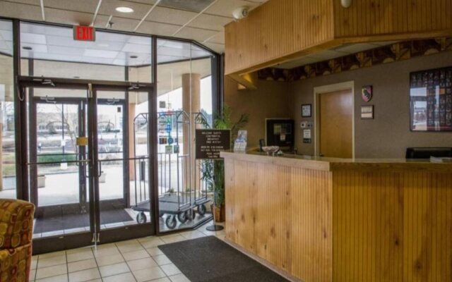 BridgePointe Hotel & Marina