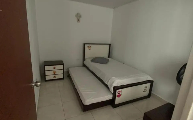 Hermoso apartamento con piscina y ascensor.