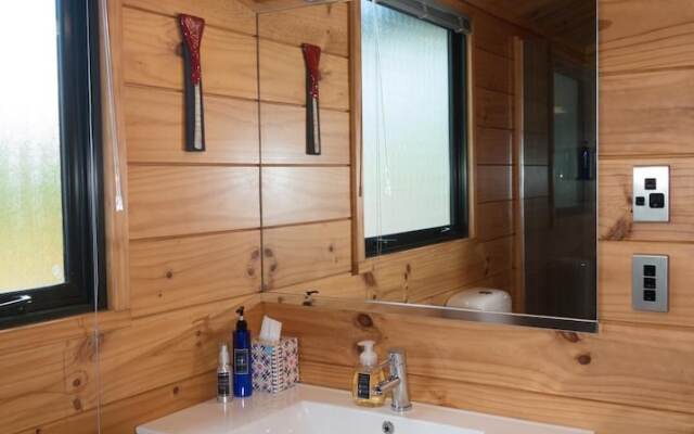 Astelia Lodge