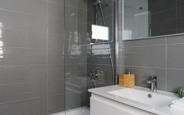 New & Bright 2BR with Balcony near Beach