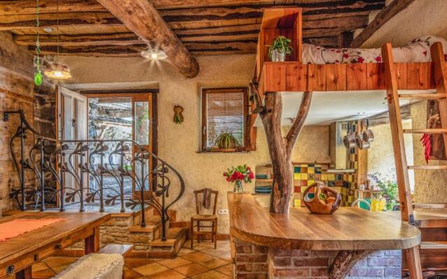 The Dragon Barn - Studio