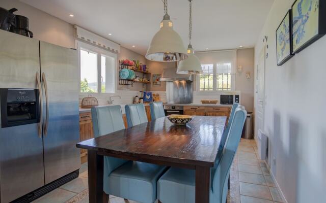 Spacious Villa With Private Swimming Pool and Jacuzzi