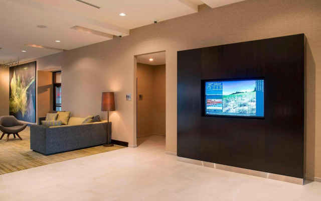 Courtyard by Marriott Holland Downtown