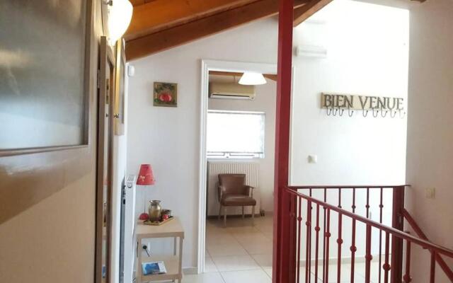 New independent loft, 360⁰ view, 5' beach/center
