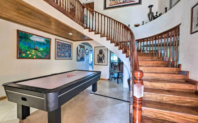 Oceanfront 'majestic Beach House' w/ Gym + Pool!