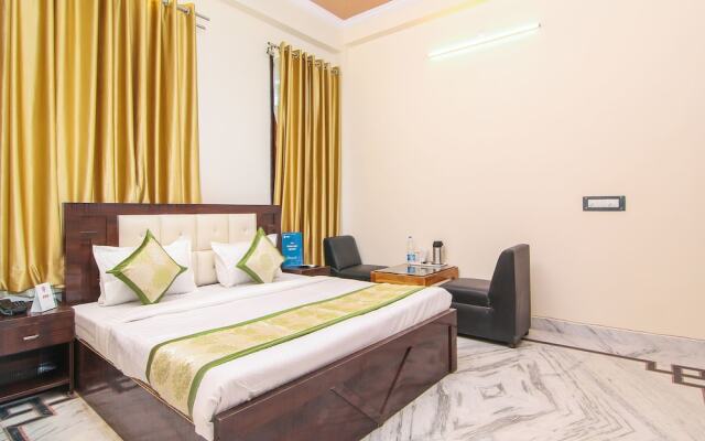 OYO 13478 Hotel Surabhi Garden