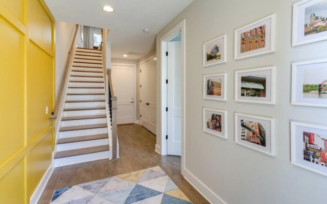 Mega Home 24 Beds and Karaoke