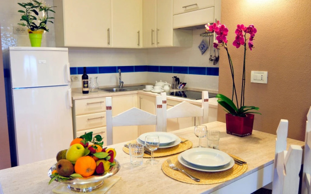 Lantana Resort Hotel & Apartments