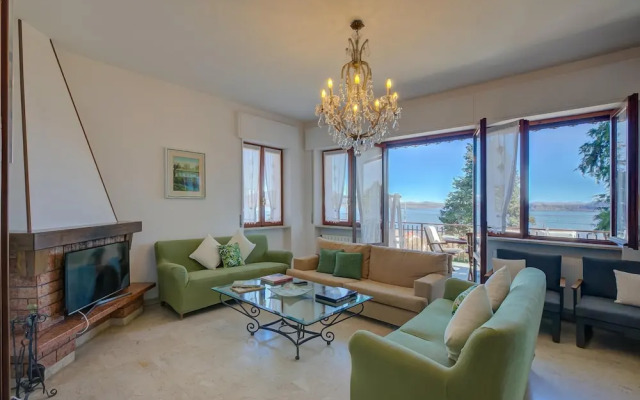 Blooming Villa Cos in Belgirate