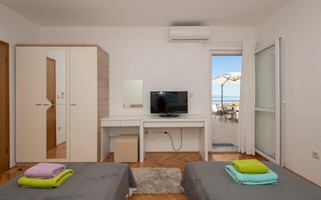 Amazing Home in Makarska With Wifi and 3 Bedrooms