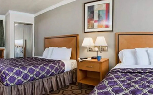 SOMA Park Inn – Civic Center