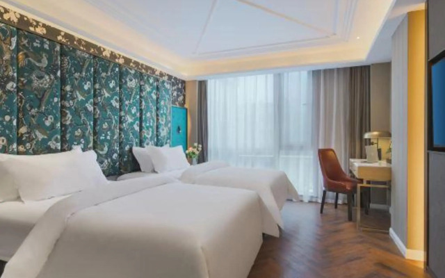 Jinjiang Metropolo Hotel ( NanJing Nan Railway Station Certre)