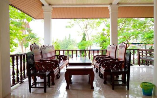 Dok Ban Hotel