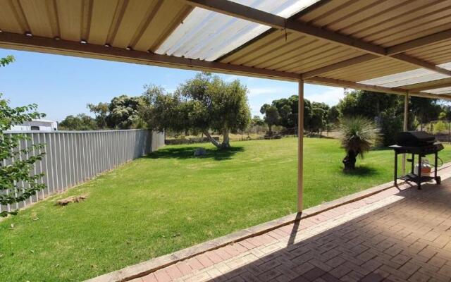 Pinjarra Caravan Park and Cabins