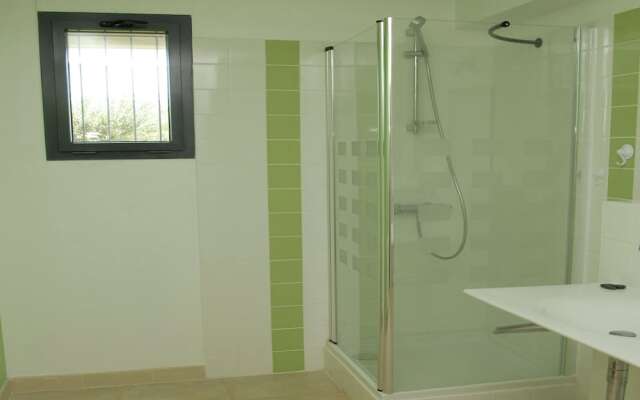 Luxurious Villa in Rochefort-du-gard With Private Pool