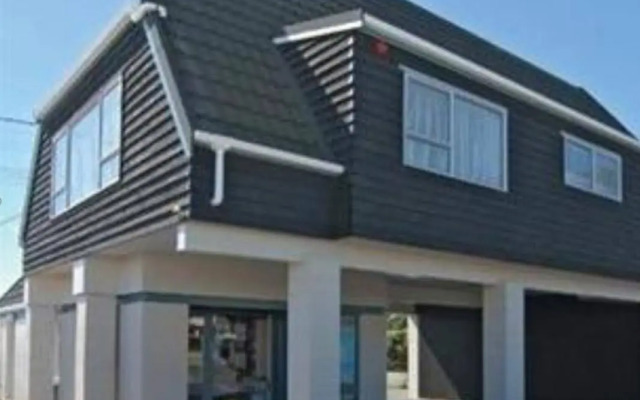 Spinnaker Motel