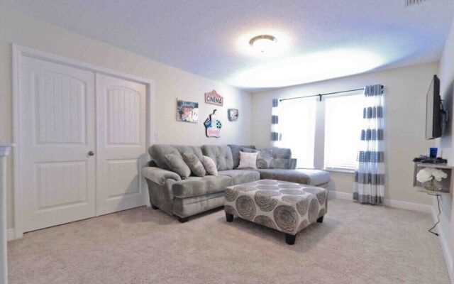 5361 Oakbourne Avenue 6 Bedroom Home