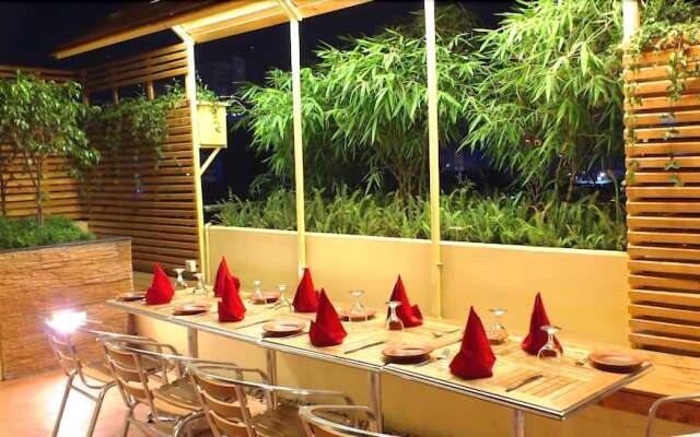 Hotel Holiday Villa