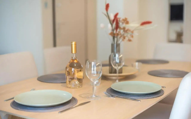 Stylish 2BDR Apt by Acropolis