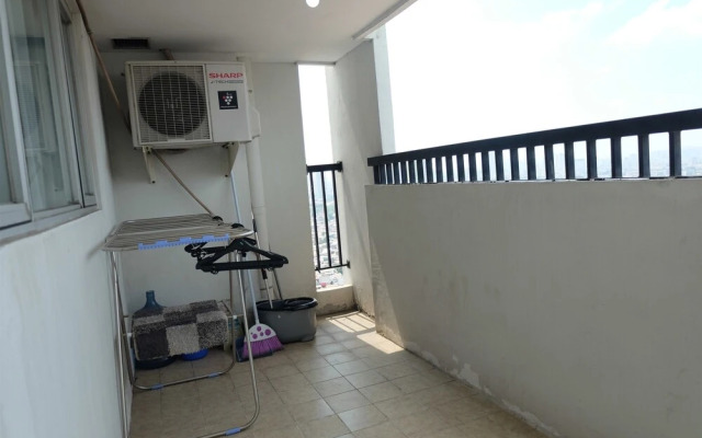 Minimalist 1BR with City View The Wave Apartment