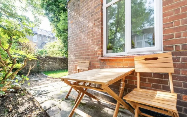 Beautiful 1-bed Apartment With Garden in London