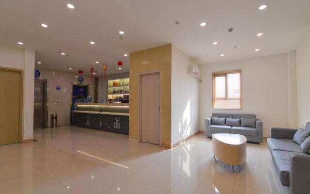 Super 8 Hotel (Yangzhong Pedestrian Street)