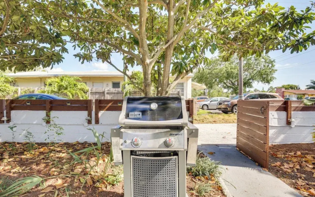Hollywood Beach Bungalow Near Golf: Pets Welcome!