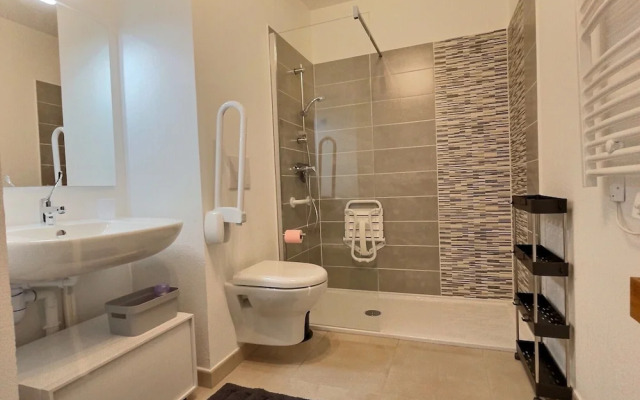 Pleasant Maisonette With Terrace Near the sea