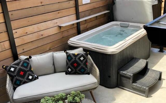 48 King West Boutique Hotel