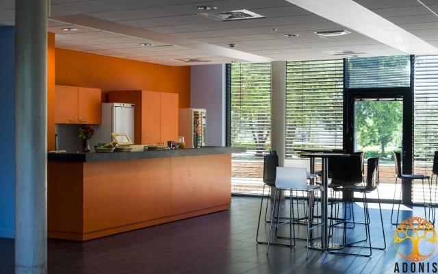 Adonis Dijon Maison Internationale