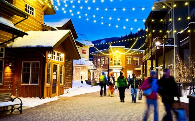 Zephyr Mountain Lodge