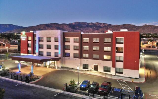 Holiday Inn Express & Suites Albuquerque East by IHG