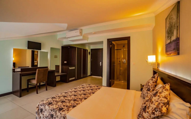 Sunshine Holiday Resort