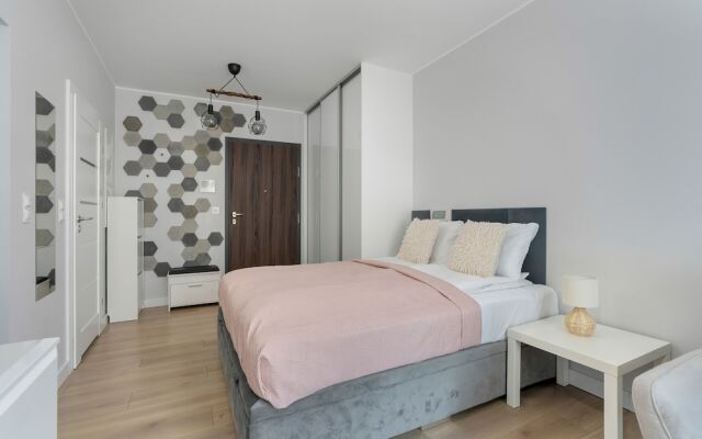 Stylish & Comfy Garbary Studio with Parking by Renters