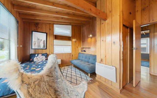 The Walnut Tree House - Martinborough Holiday Home