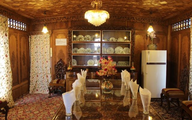 Wangnoo Worth Houseboats
