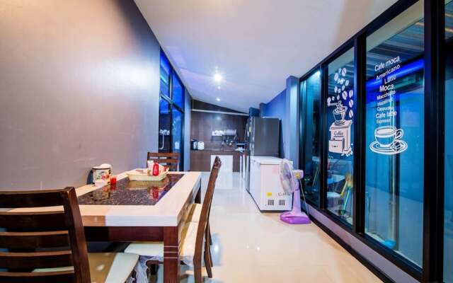 Grand Prix Pool Villa