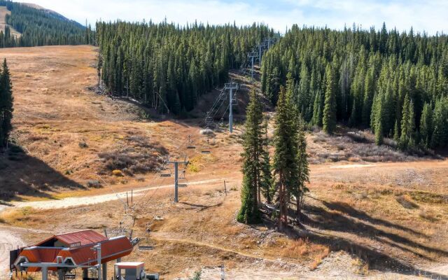 Tucker Mountain at Center Village by Copper Mountain Lodging