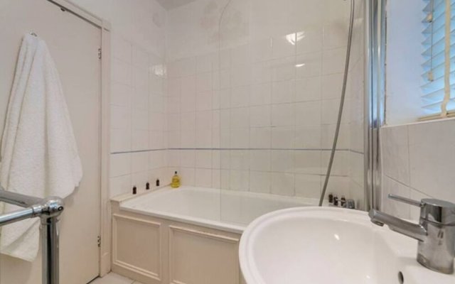 Two Bed Flat in Fashionable Chelsea