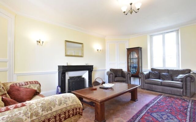 Cozy Mansion in Montreuil-la-cambe With Garden