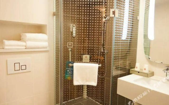 Ibis Hotel (Hebi east railway station store)