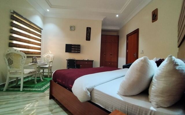 Alim Royal Hotel & Suites