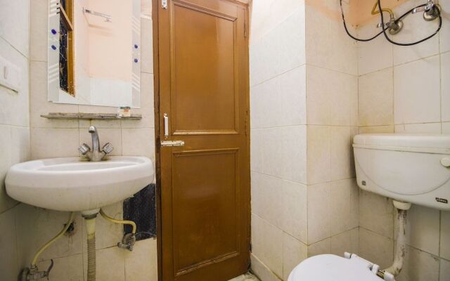 OYO 24753 Hotel Preet