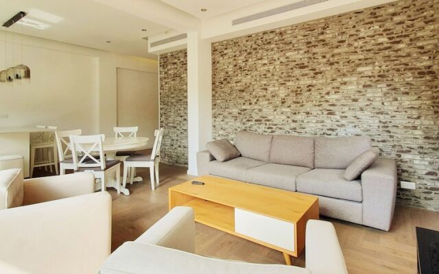 Brand New 2 Bedrooms Near the Beach TL55