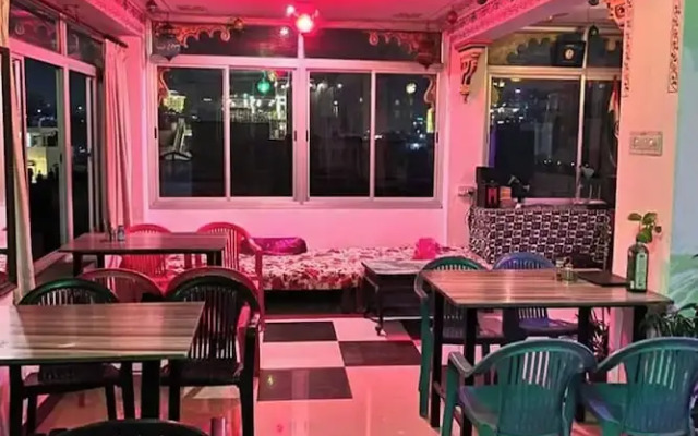 Nukkad Guest House Near City Palace Udaipur