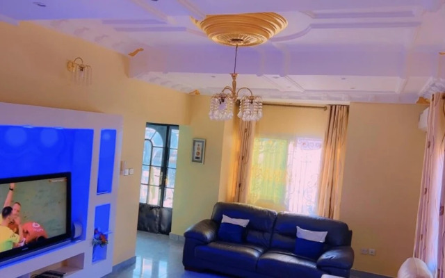Stunning 3-bedrooms Guesthouse in Limbe Cameroon